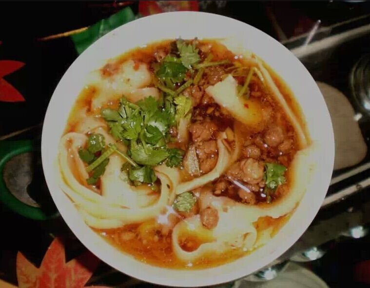 传统猪肉刀削面